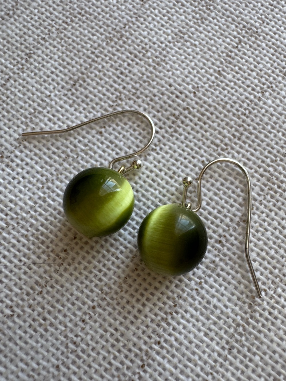 Vintage Green Cat's Eye Drop Earrings - Picture 3 of 5